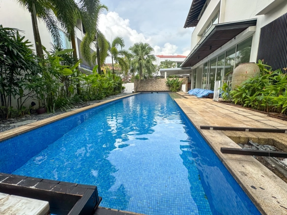 Duchess Ave Bungalow Swimming Pool